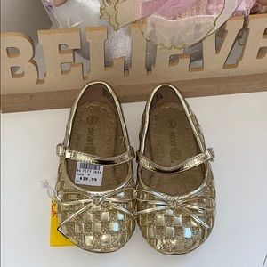Smart Fit Girls’ woven gold shoes